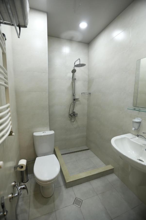 Brick House II Appartement Tbilisi Buitenkant foto