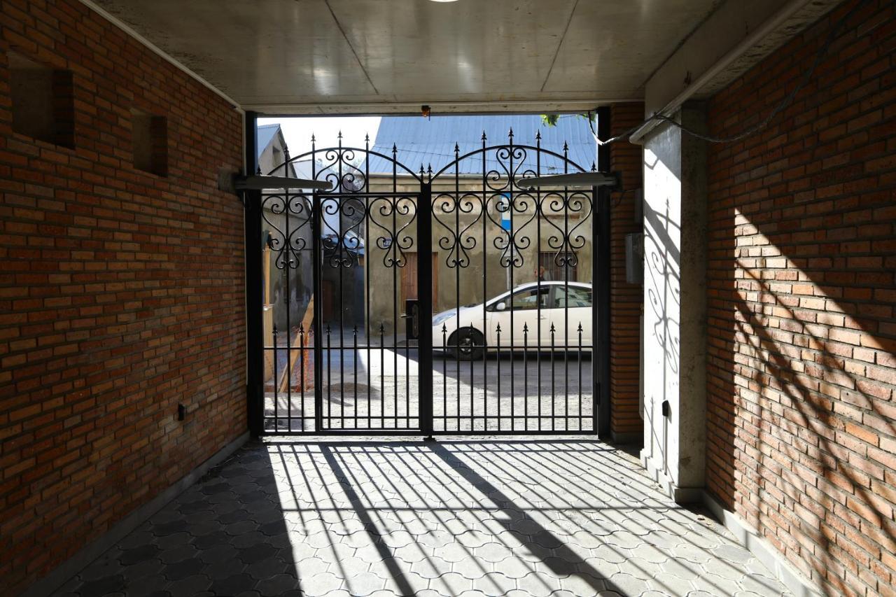 Brick House II Appartement Tbilisi Buitenkant foto